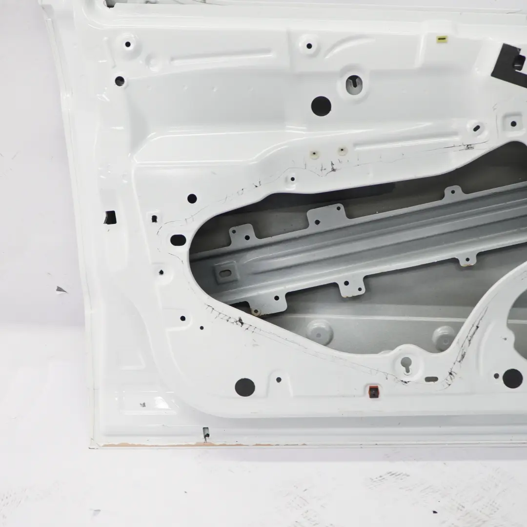 Puerta Delantera Izquierda Cubrepuerta Frozen White - Z2 para Ford Transit Connect con número de pieza 2321925 Ford Transit Connect Puerta Delantera Izquierda Cubrepuerta Frozen White - Z2 - SKU 2321925-FW - Número de pieza 2321925