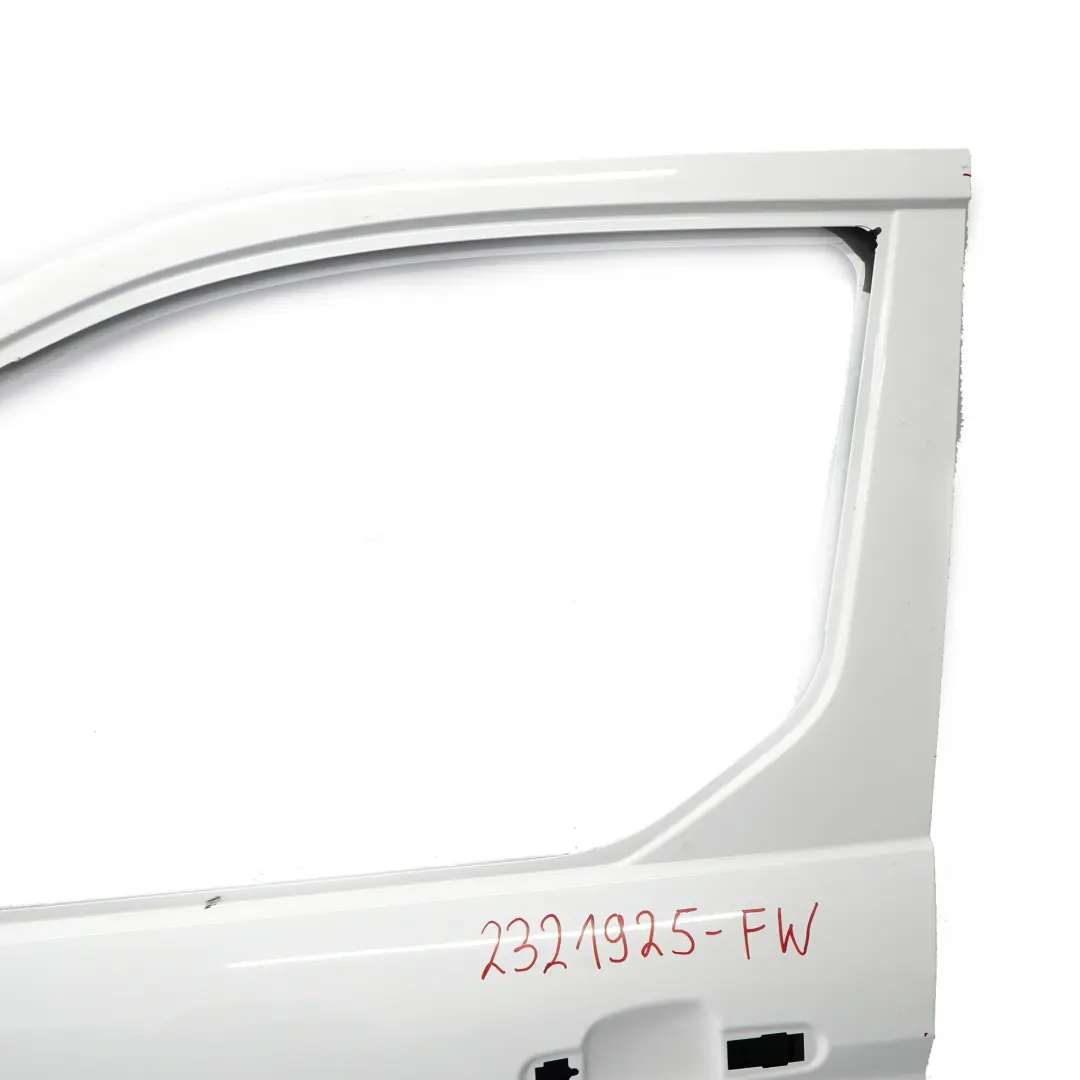 Puerta Delantera Izquierda Cubrepuerta Frozen White - Z2 para Ford Transit Connect con número de pieza 2321925 Ford Transit Connect Puerta Delantera Izquierda Cubrepuerta Frozen White - Z2 - SKU 2321925-FW - Número de pieza 2321925
