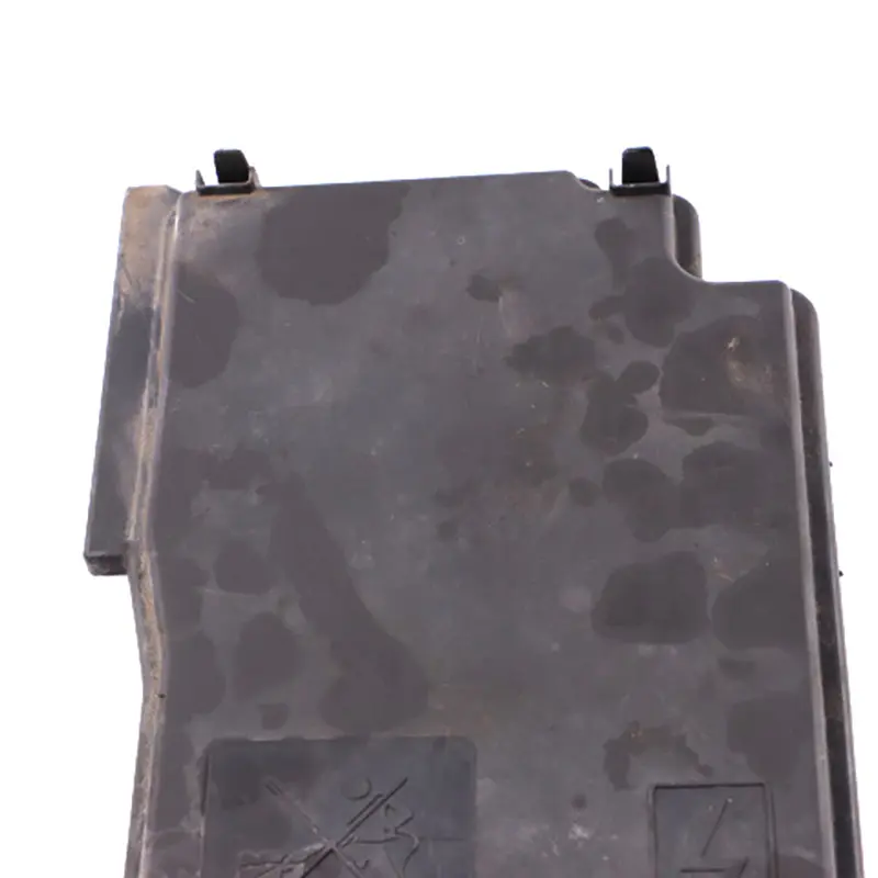 Traffic MK3 Fuse Box Cover to Renault with Part number 243121532R Renault Traffic MK3 Fuse Box Cover - SKU 243121532R - Part number 243121532R