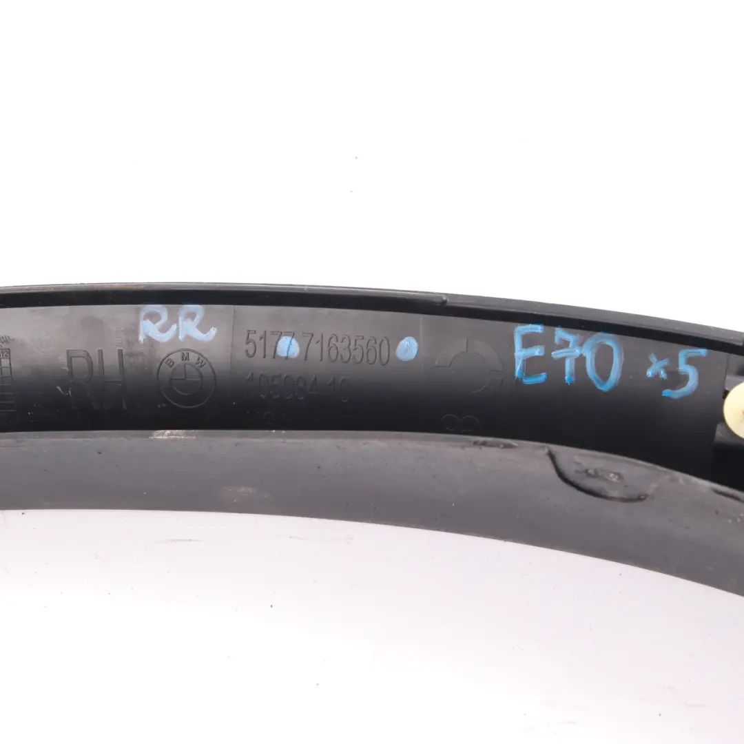 BMW X5 E70 Enjoliveur passage roue arrière droit Moulures d'habillage 7163560 - SKU 2452500 - Numéro de pièce 2452500