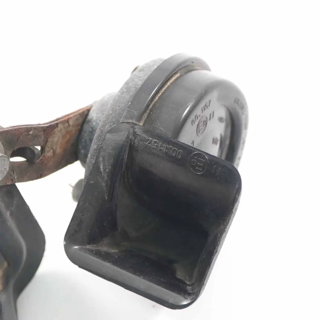 Horn Sound Signal Fanfare Siren to Renault Trafic III Vauxhall Vivaro B with Part number 256105748R Renault Trafic III Vauxhall Vivaro B Horn Sound Signal Fanfare Siren - SKU 256105748R - Part number 256105748R