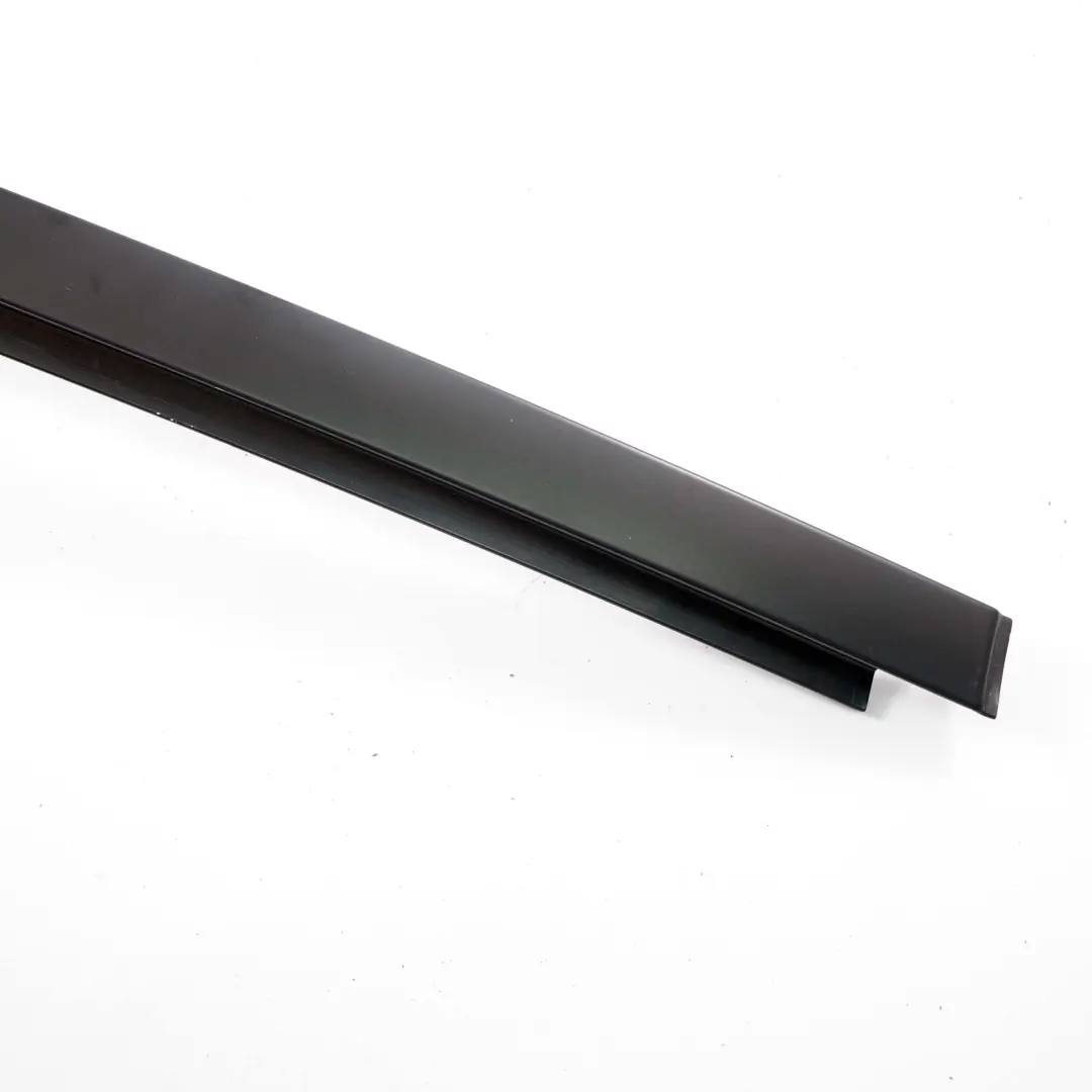 BMW F10 Window Guide Web Cover Trim noir arriere droit - SKU 2577238 - Numéro de pièce 2577238