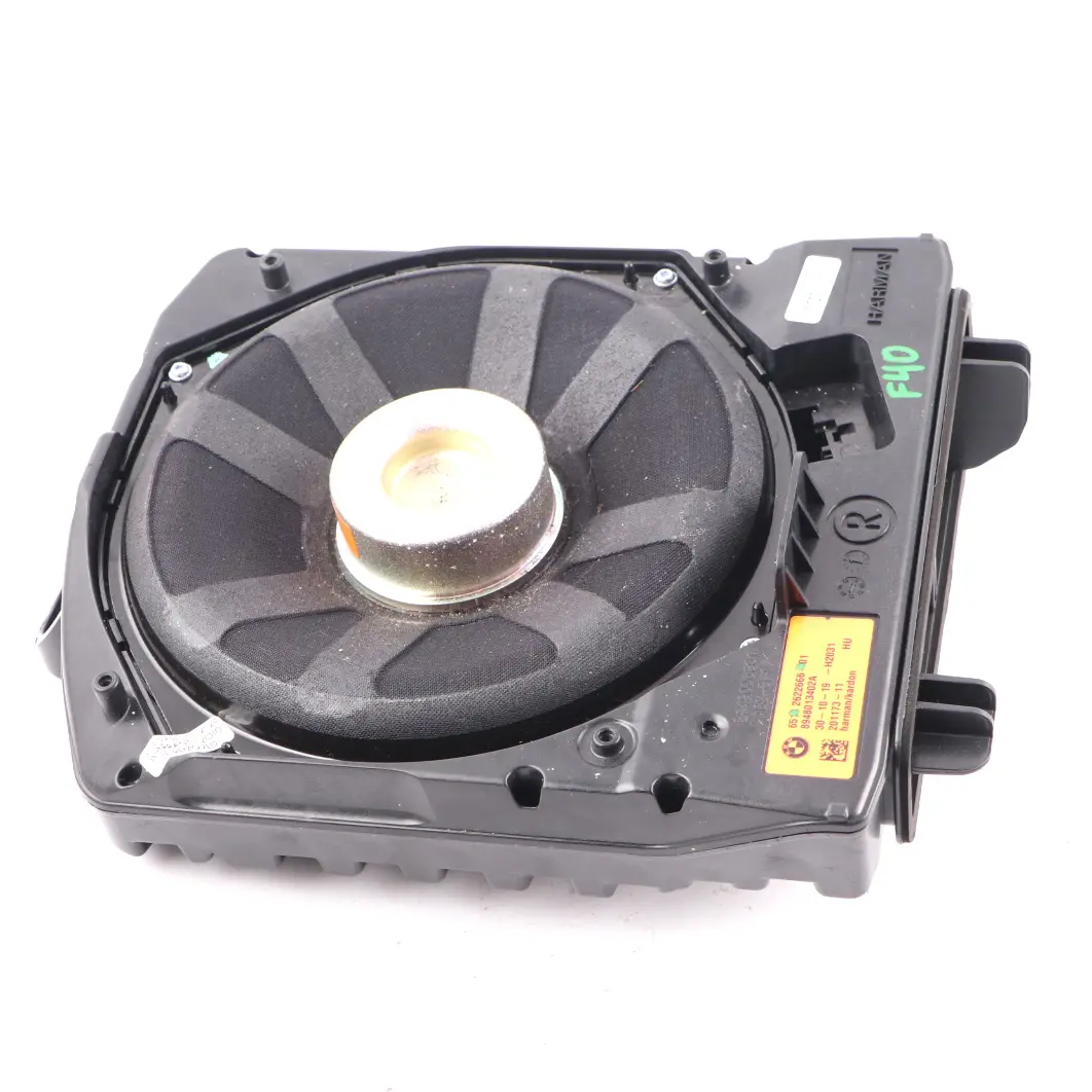 Altavoz central de graves Subwoofer Woofer derecho Harman Kardon para BMW F40 con número de pieza 2622666 BMW F40 Altavoz central de graves Subwoofer Woofer derecho Harman Kardon - SKU 2622666 - Número de pieza 2622666