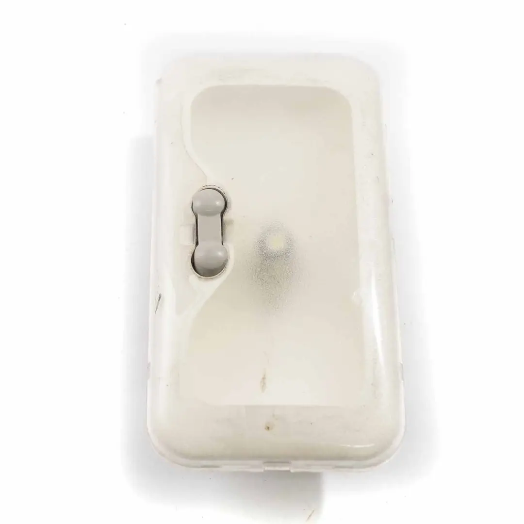 Lampka Oświetlenie Kabiny do Renault Trafic II o numerze 264306877R Renault Trafic II Lampka Oświetlenie Kabiny - SKU 264306877R - Numer Części 264306877R