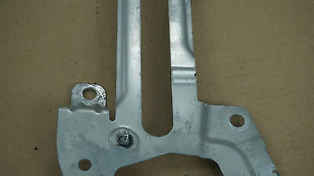 Blacha uchwyt mocowanie sterownika do Mini R56 R57 o numerze 51312751446 Mini R56 R57 Blacha uchwyt mocowanie sterownika - SKU 2751446 - Numer Części 51312751446