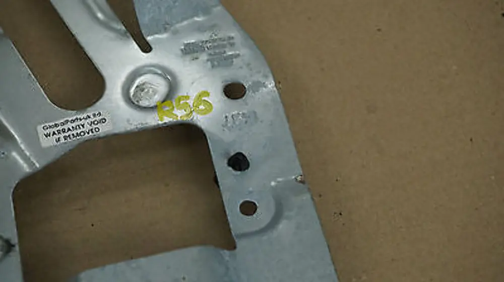 Blacha uchwyt mocowanie sterownika do Mini R56 R57 o numerze 51312751446 Mini R56 R57 Blacha uchwyt mocowanie sterownika - SKU 2751446 - Numer Części 51312751446