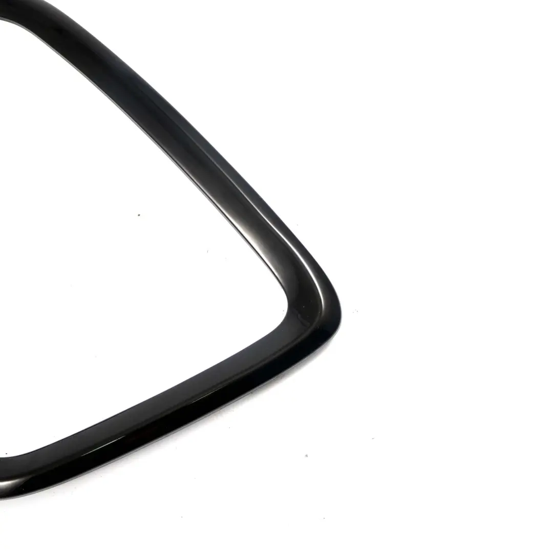 Mini Cooper R56 R55 R57 R58 Tail Light Finisher Left Rear Negro - SKU 2752243-1 - Número de pieza 2752243