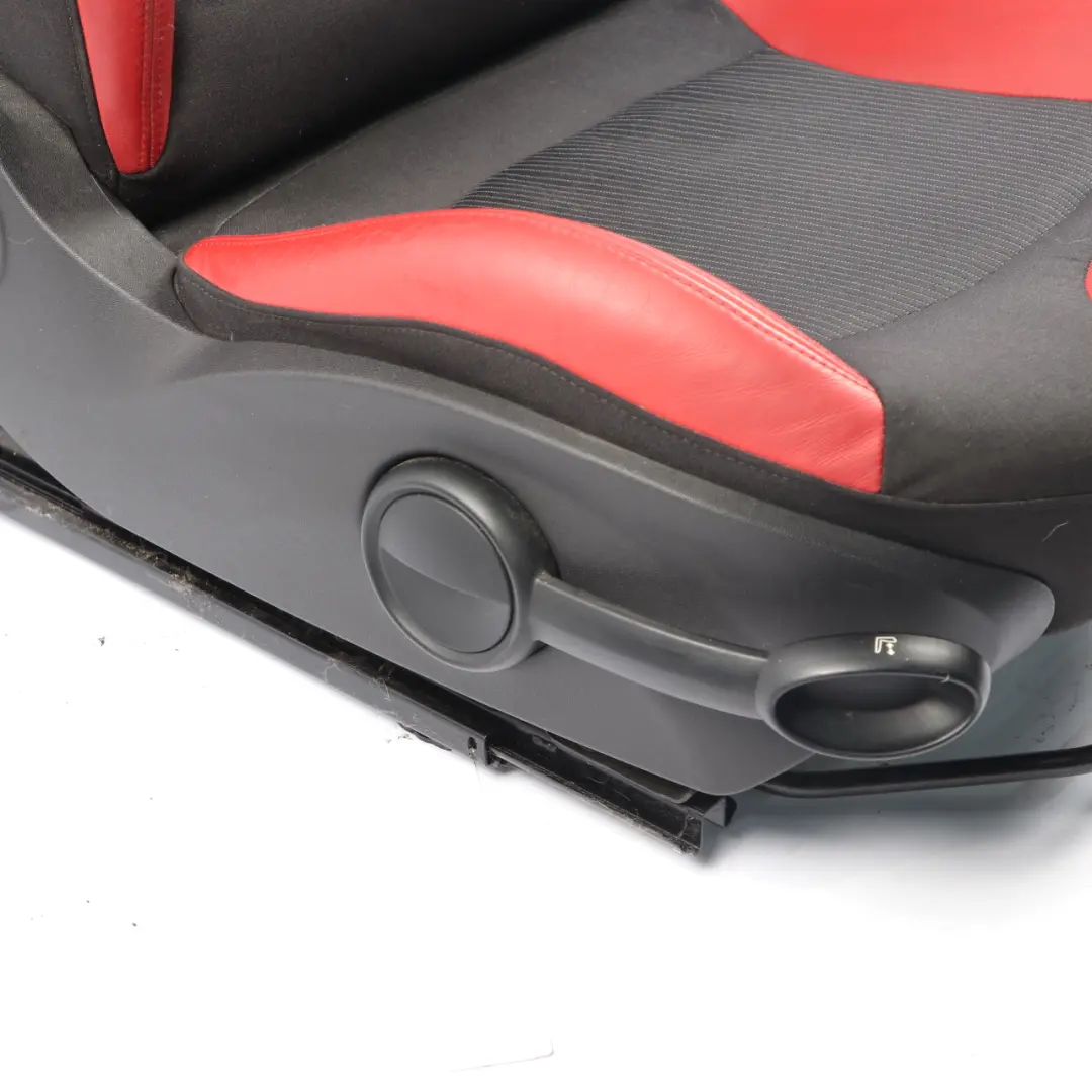 Asiento Delantero Derecho Sport Tela Cuero Rojo para Mini R55 R56 con número de pieza 2753498 Mini R55 R56 Asiento Delantero Derecho Sport Tela Cuero Rojo - SKU 2753498-1 - Número de pieza 2753498