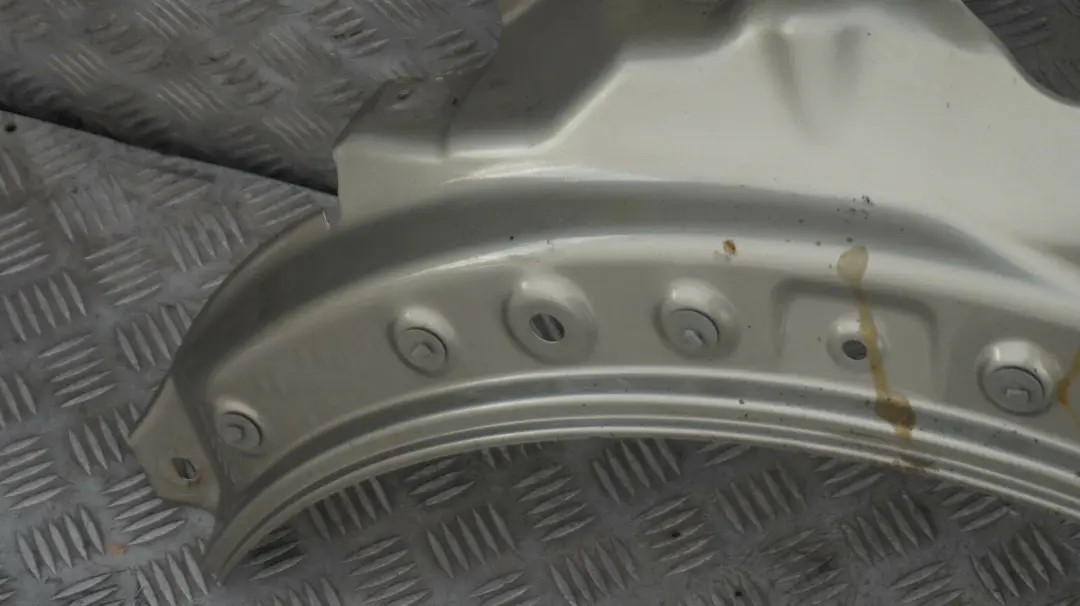 Błotnik lewy Sparkling Silver do MINI Cooper R56 R57 o numerze 2754725 MINI Cooper R56 R57 Błotnik lewy Sparkling Silver - SKU 2754725-SS6 - Numer Części 2754725