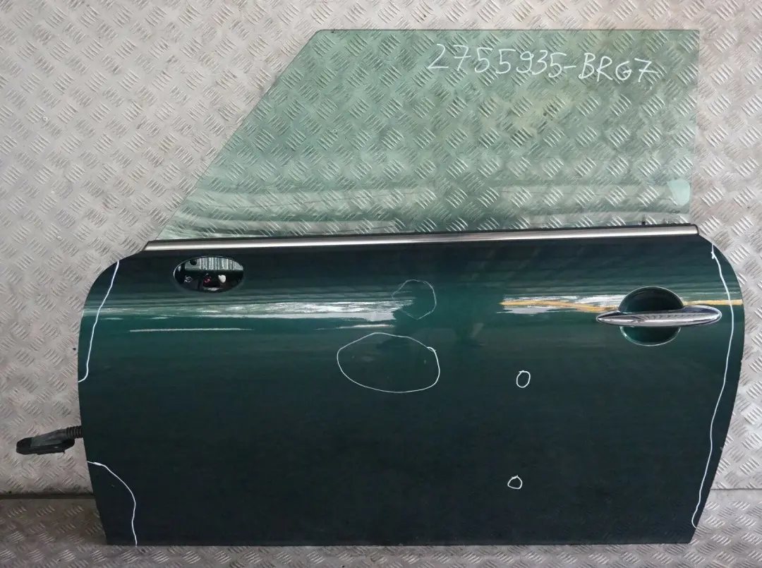 Drzwi lewe British Racing Green do MINI Cooper R56 o numerze 2755935 MINI Cooper R56 Drzwi lewe British Racing Green - SKU 2755935-BRG7 - Numer Części 2755935