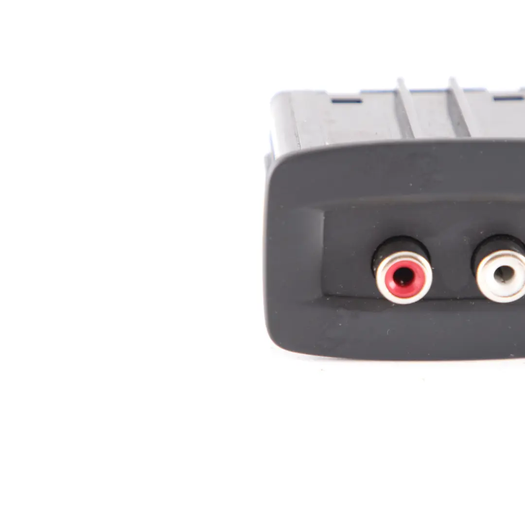 MK2 Scenic MK3 Audio Aux In Plug Socket Connector to Renault Trafic with Part number 280230005R Renault Trafic MK2 Scenic MK3 Audio Aux In Plug Socket Connector - SKU 280230005R - Part number 280230005R