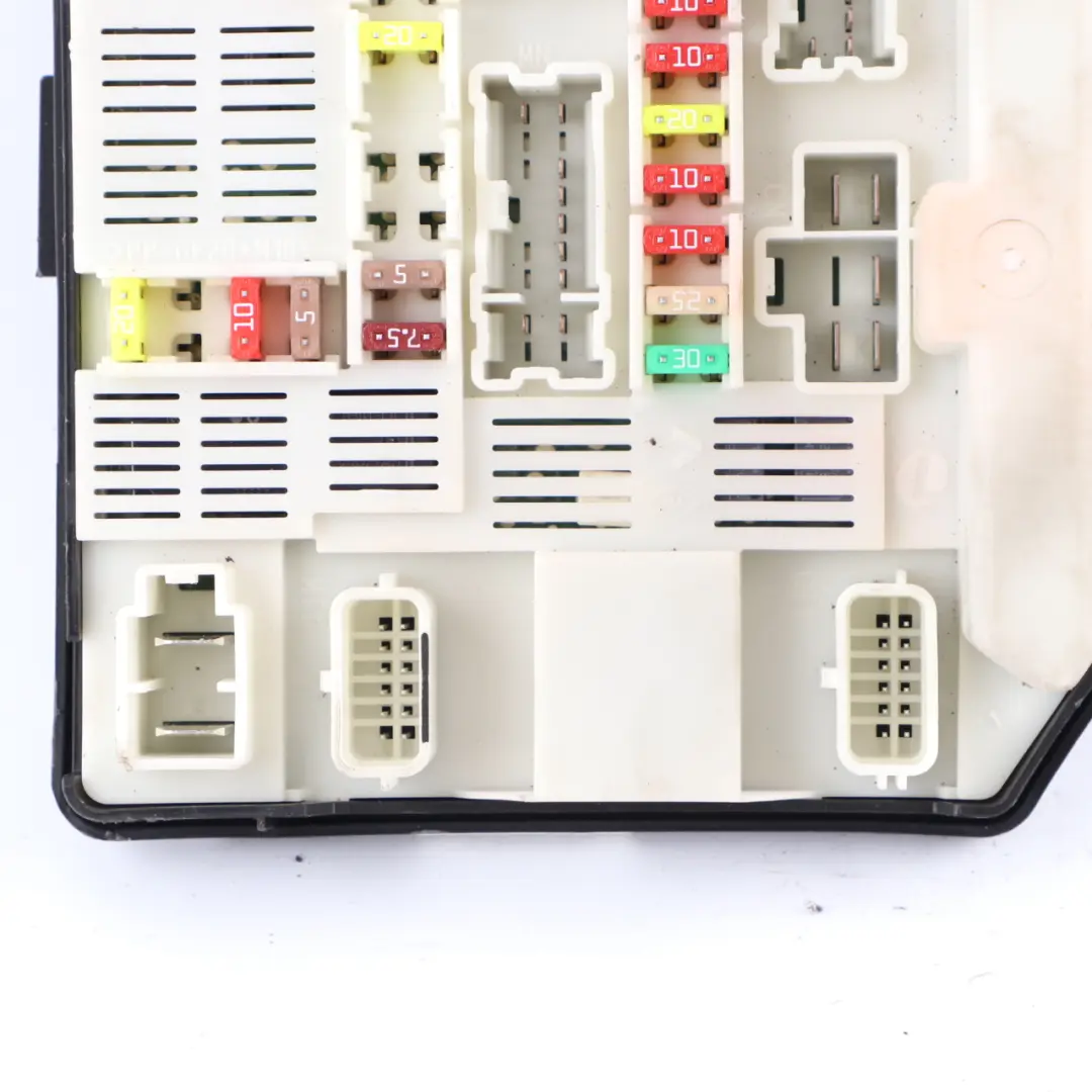 Fuse Relay Box Control Unit USM to Renault Master 3 with Part number 284B67653R Renault Master 3 Fuse Relay Box Control Unit USM - SKU 284B67653R - Part number 284B67653R