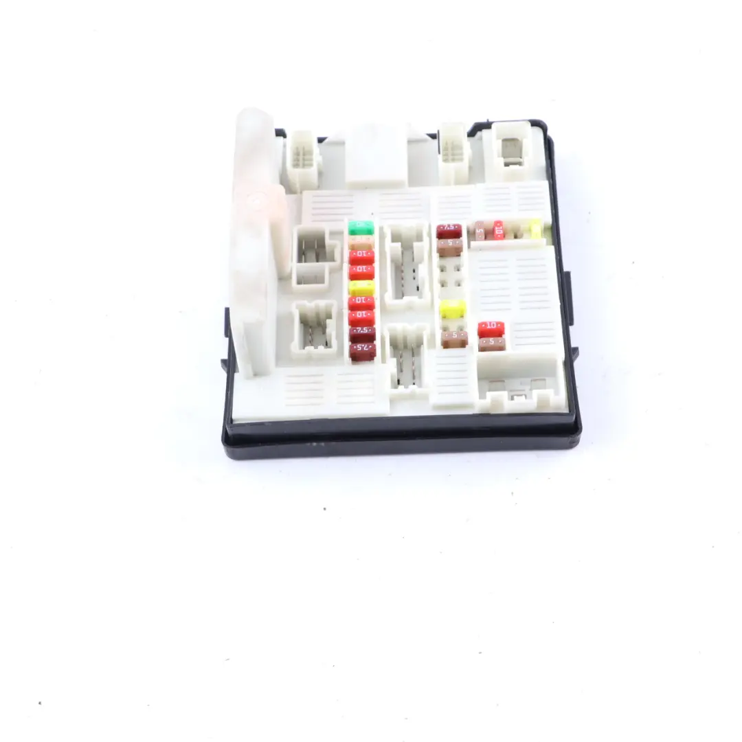 Fuse Relay Box Control Unit USM to Renault Master 3 with Part number 284B67653R Renault Master 3 Fuse Relay Box Control Unit USM - SKU 284B67653R - Part number 284B67653R