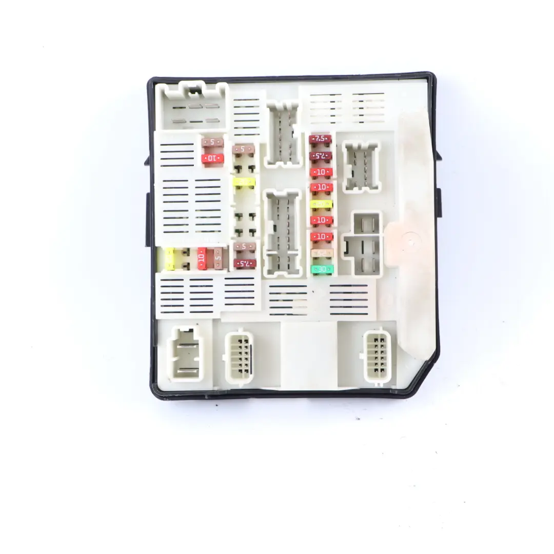 Fuse Relay Box Control Unit USM to Renault Master 3 with Part number 284B67653R Renault Master 3 Fuse Relay Box Control Unit USM - SKU 284B67653R - Part number 284B67653R
