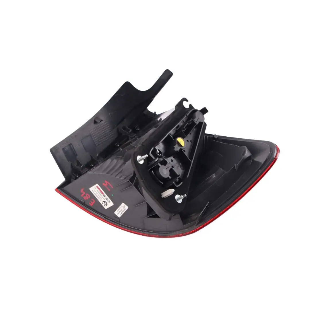 Luz Trasera En El Panel Lateral Izquierdo para BMW X1 E84 con número de pieza 2990109 BMW X1 E84 Luz Trasera En El Panel Lateral Izquierdo - SKU 2990109 - Número de pieza 2990109