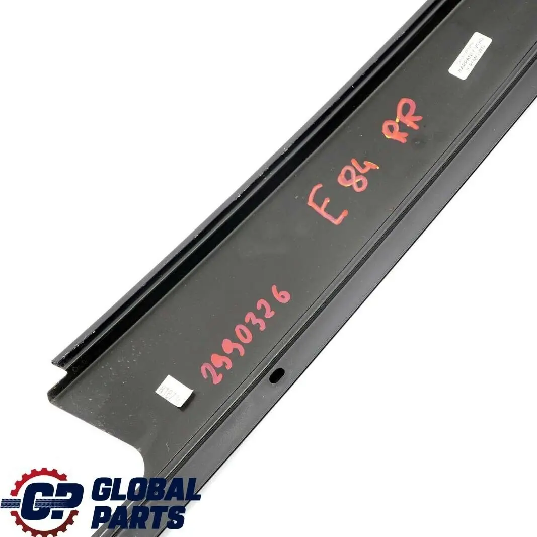 BMW E84 Tapa Columna B Puerta Trasera Derecha Negro - SKU 2990326 - Número de pieza 2990326