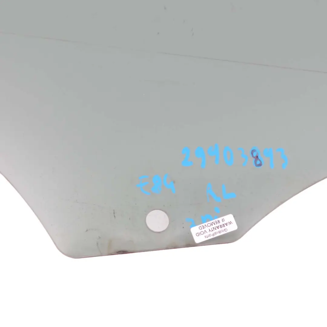 Vetro Finestrino Porta Posteriore Sinistra Lato Tinta Nero AS3 per BMW E84 con numero di parte 2990389 BMW E84 Vetro Finestrino Porta Posteriore Sinistra Lato Tinta Nero AS3 - SKU 2990389 - Numero di parte 2990389