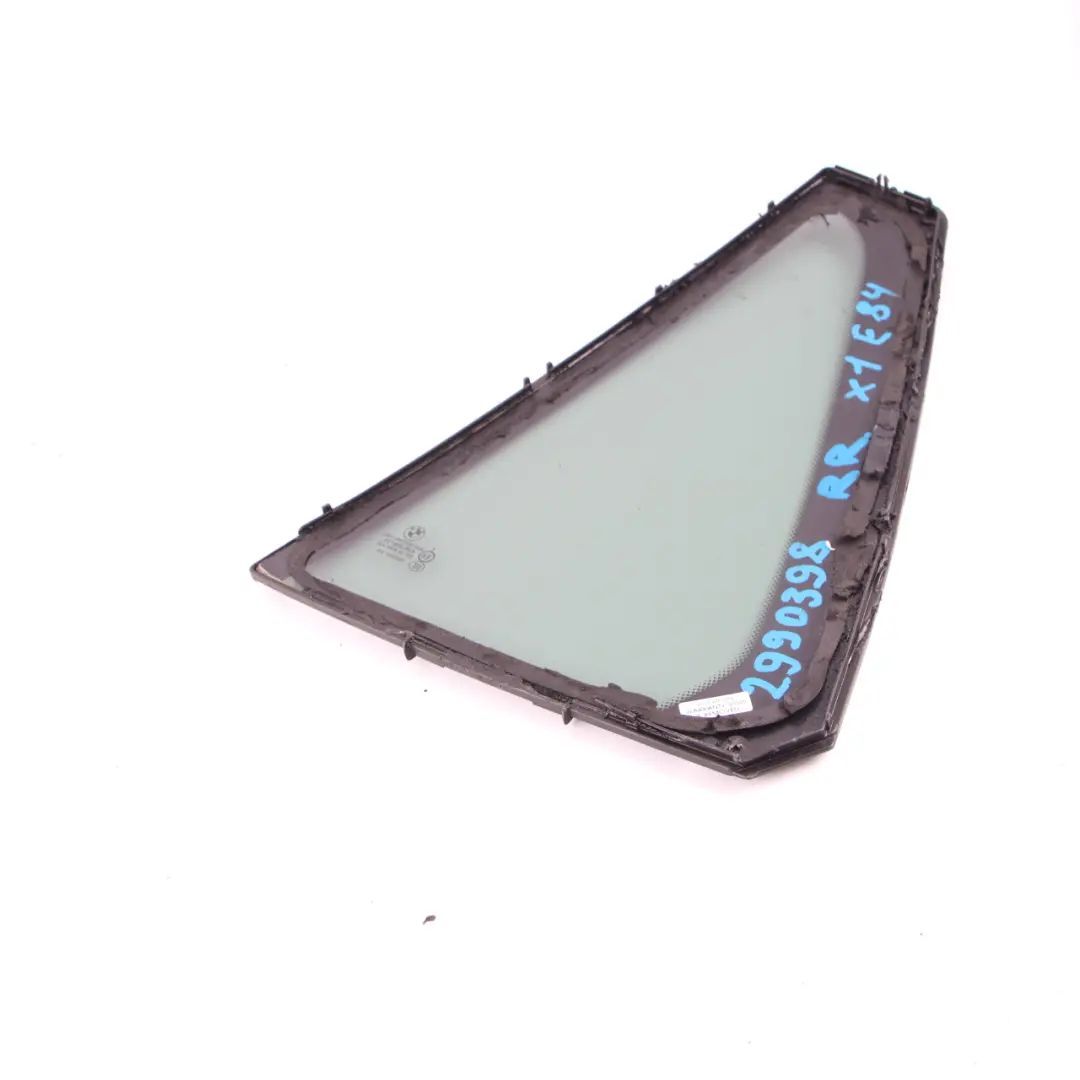 Vitrage Fixe Porte Arriere Droite Teinte Noir AS3 pour BMW E84 à propos du numéro de pièce 2990398 BMW E84 Vitrage Fixe Porte Arriere Droite Teinte Noir AS3 - SKU 2990398-1 - Numéro de pièce 2990398