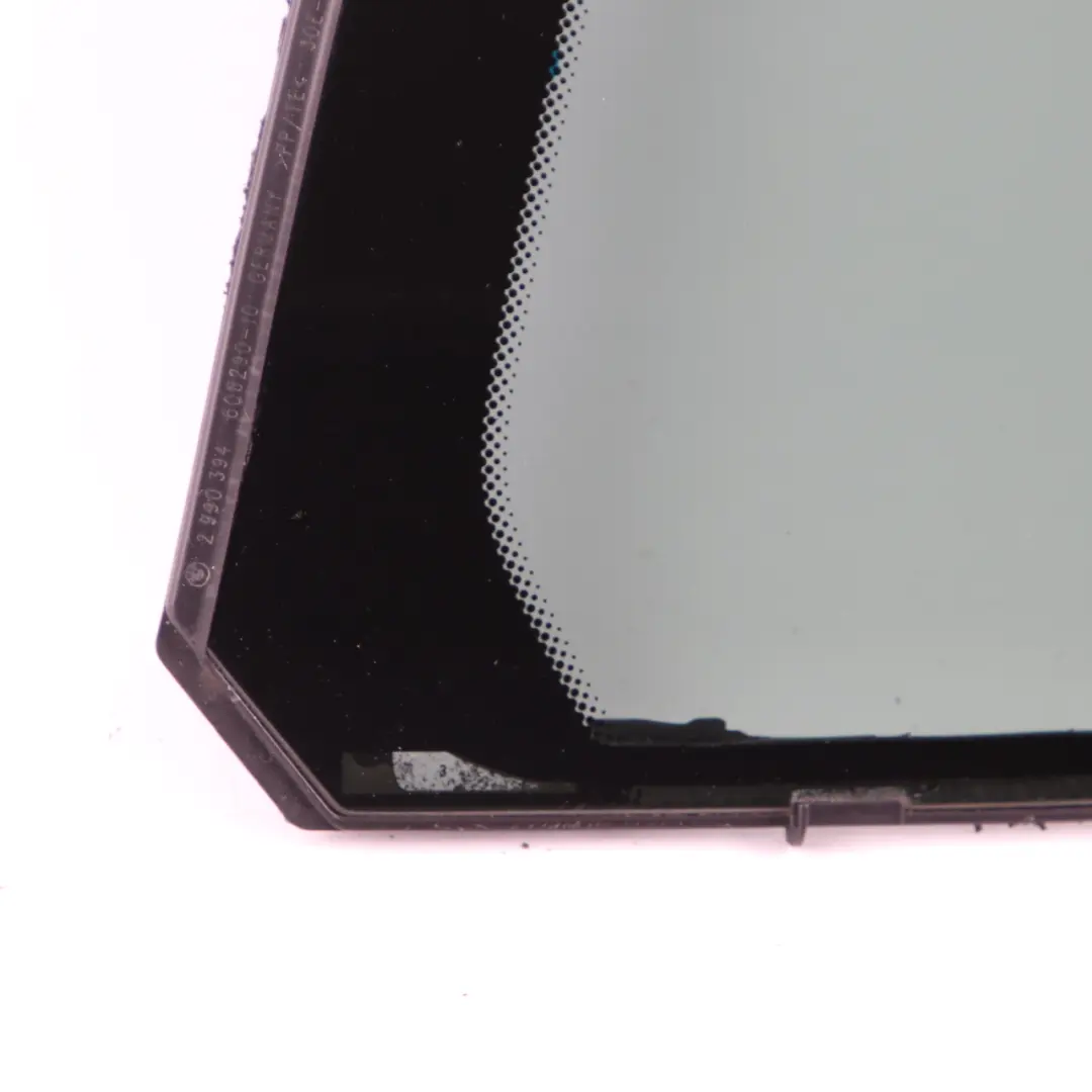 Cristal Fijo Puerta Trasera Derecha Tintado Negro AS3 para BMW X1 E84 con número de pieza 2990398 BMW X1 E84 Cristal Fijo Puerta Trasera Derecha Tintado Negro AS3 - SKU 2990398-1 - Número de pieza 2990398