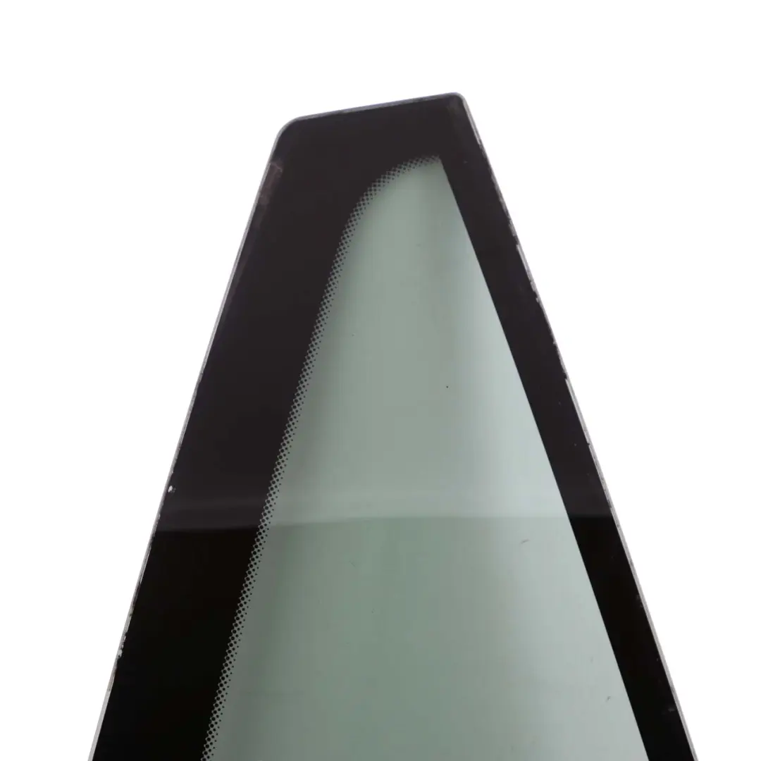 Vetro fisso porta posteriore destra O/S colorato nero AS3 per BMW X1 E84 con numero di parte 2990398 BMW X1 E84 Vetro fisso porta posteriore destra O/S colorato nero AS3 - SKU 2990398 - Numero di parte 2990398