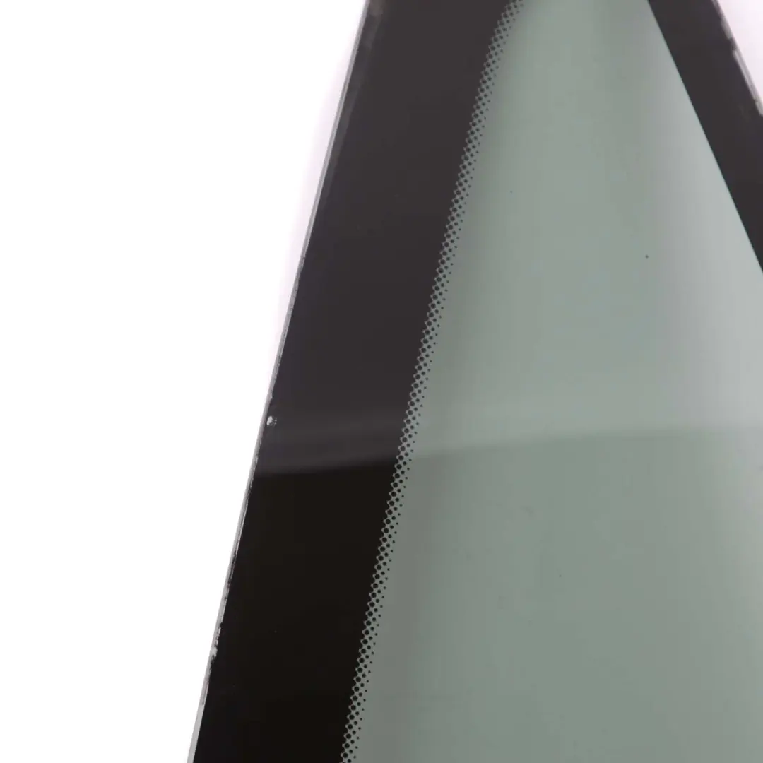 Cristal Fijo Puerta Trasera Derecha Tintado Negro AS3 para BMW X1 E84 con número de pieza 2990398 BMW X1 E84 Cristal Fijo Puerta Trasera Derecha Tintado Negro AS3 - SKU 2990398 - Número de pieza 2990398