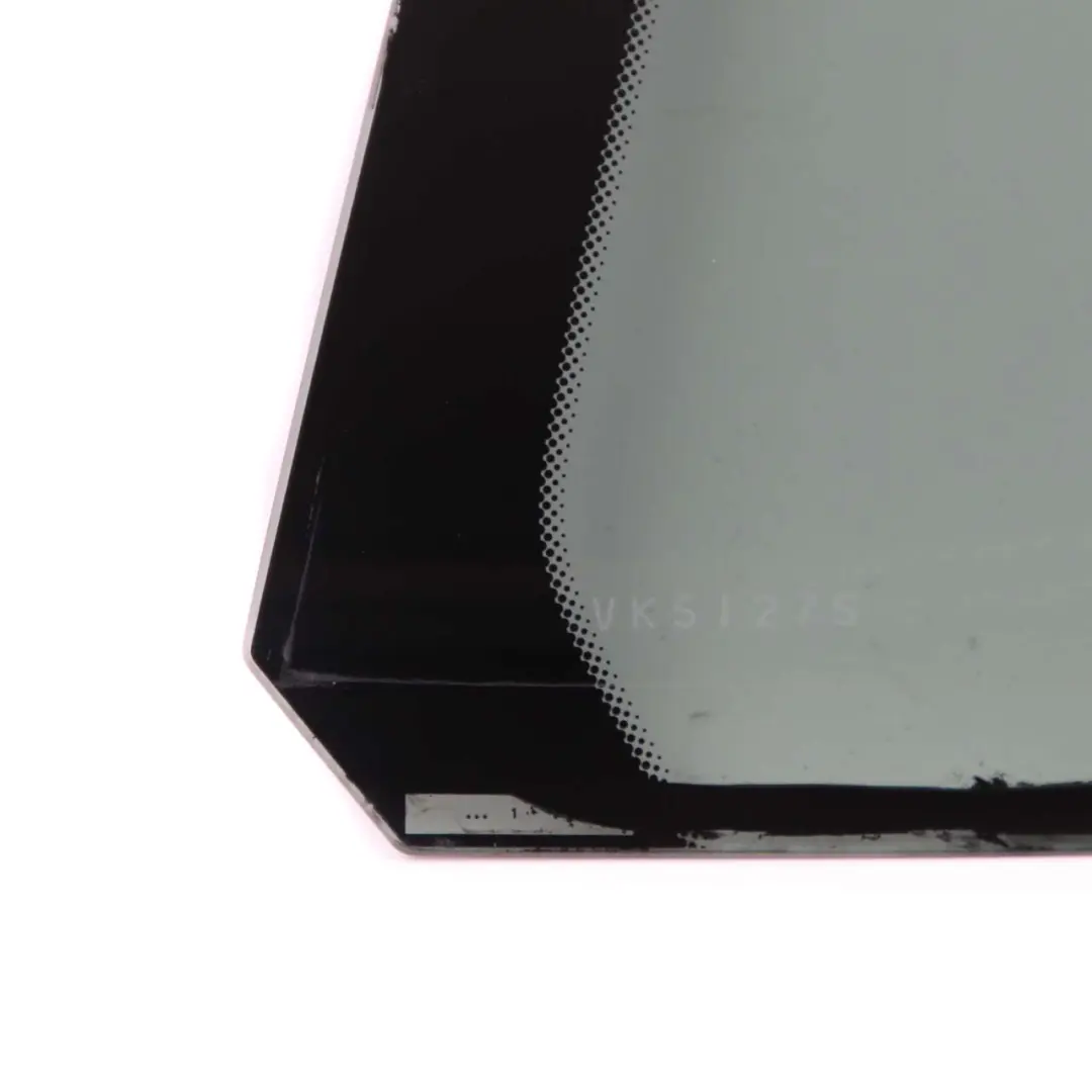 Cristal Fijo Puerta Trasera Derecha Tintado Negro AS3 para BMW X1 E84 con número de pieza 2990398 BMW X1 E84 Cristal Fijo Puerta Trasera Derecha Tintado Negro AS3 - SKU 2990398 - Número de pieza 2990398