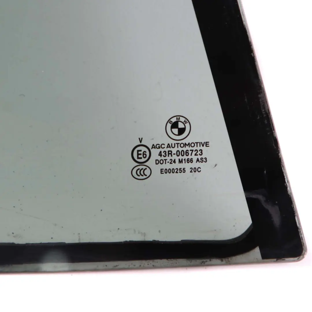 Cristal Fijo Puerta Trasera Derecha Tintado Negro AS3 para BMW X1 E84 con número de pieza 2990398 BMW X1 E84 Cristal Fijo Puerta Trasera Derecha Tintado Negro AS3 - SKU 2990398 - Número de pieza 2990398