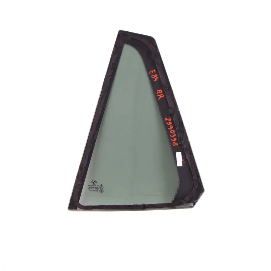 Vetro fisso porta posteriore destra O/S colorato nero AS3 per BMW X1 E84 con numero di parte 2990398 BMW X1 E84 Vetro fisso porta posteriore destra O/S colorato nero AS3 - SKU 2990398 - Numero di parte 2990398