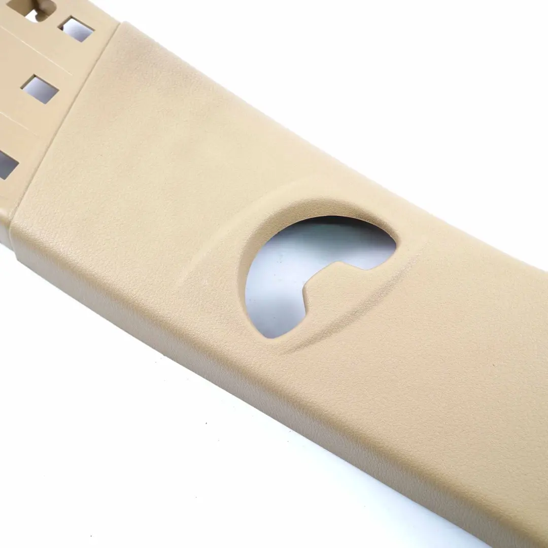Tapa Columna B Superior Derecha Savanna Beige 2990776 para BMW X1 E84 con número de pieza 2990522 BMW X1 E84 Tapa Columna B Superior Derecha Savanna Beige 2990776 - SKU 2990522 - Número de pieza 2990522