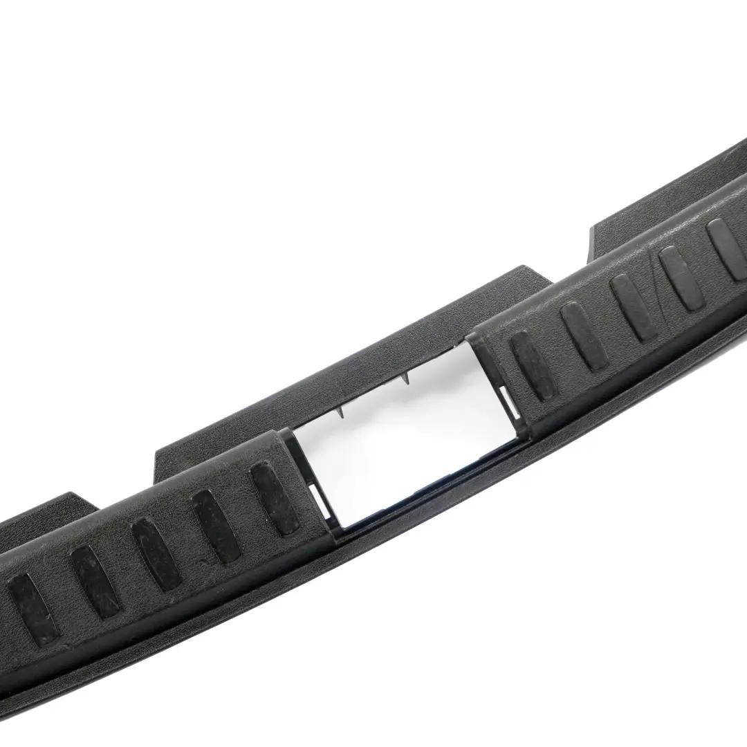 Stivale Tronco Caricamento Sill Cover Trim Panel Nero per BMW X1 E84 con numero di parte 2990736 BMW X1 E84 Stivale Tronco Caricamento Sill Cover Trim Panel Nero - SKU 2990736 - Numero di parte 2990736