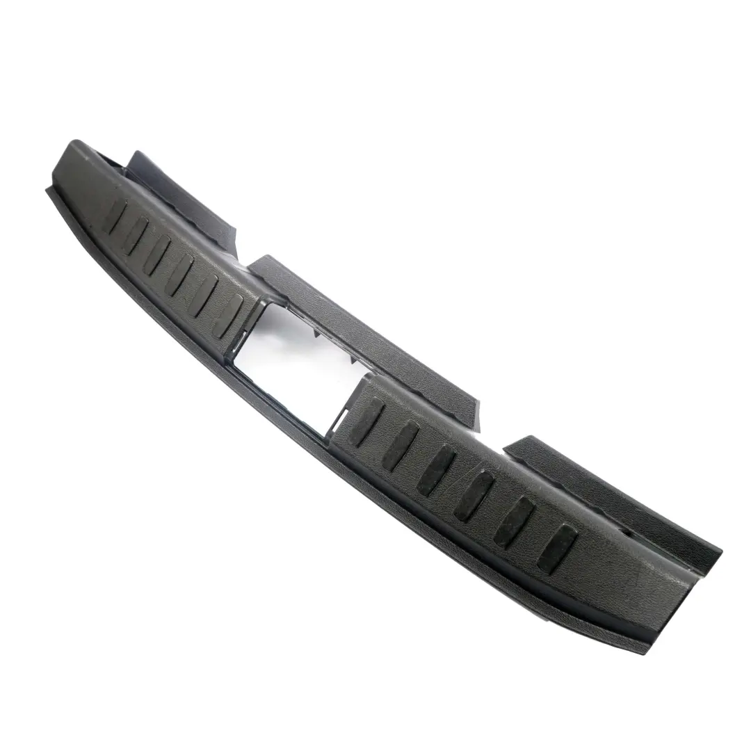 Boot Trunk Loading Sill Cover Trim Panel Negro para BMW E84 con número de pieza 2990736 BMW E84 Boot Trunk Loading Sill Cover Trim Panel Negro - SKU 2990736 - Número de pieza 2990736