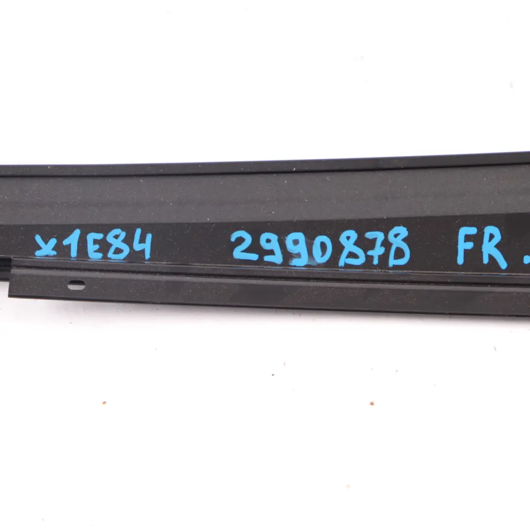 Abdeckung Finisher B Säule Tür Vorne Rechts Trim Hochglanz für BMW X1 E84 mit Teilenummer 2990878 BMW X1 E84 Abdeckung Finisher B Säule Tür Vorne Rechts Trim Hochglanz - SKU 2990878 - Teilenummer 2990878