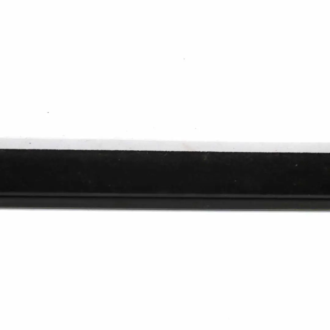 Finitura posteriore destra Telaio finestra Top Door Linea d'ombra per BMW E84 con numero di parte 2990882 BMW E84 Finitura posteriore destra Telaio finestra Top Door Linea d'ombra - SKU 2990882 - Numero di parte 2990882