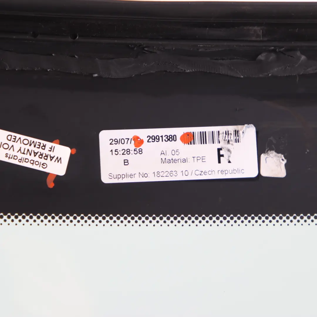 Vetro laterale nero colorato AS3 posteriore destro per BMW X1 E84 con numero di parte 2991380 BMW X1 E84 Vetro laterale nero colorato AS3 posteriore destro - SKU 2991380 - Numero di parte 2991380