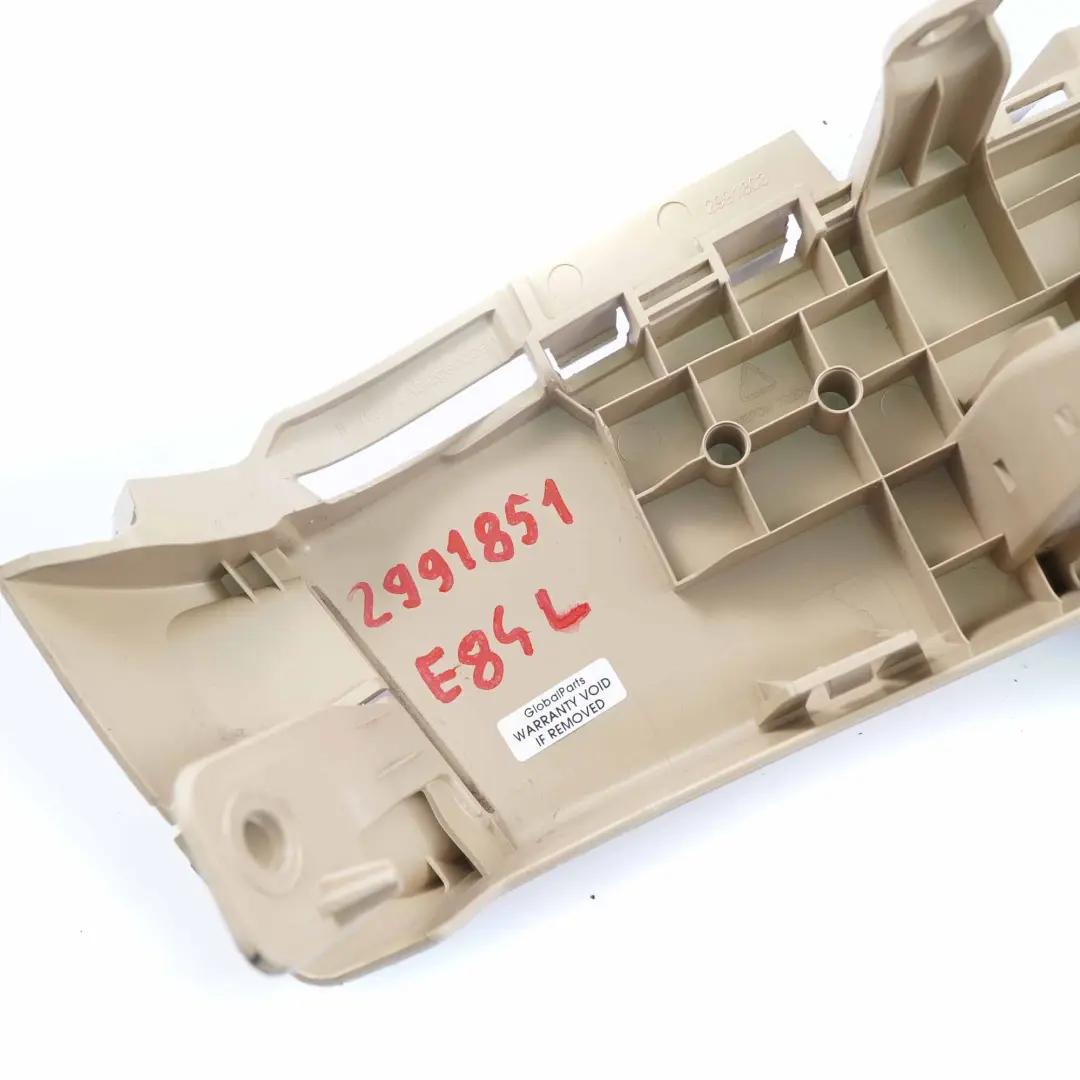 Supporto Ripiano Lunotto Sinistro Savanna Beige 2991803 per BMW X1 E84 con numero di parte 2991851 BMW X1 E84 Supporto Ripiano Lunotto Sinistro Savanna Beige 2991803 - SKU 2991851 - Numero di parte 2991851