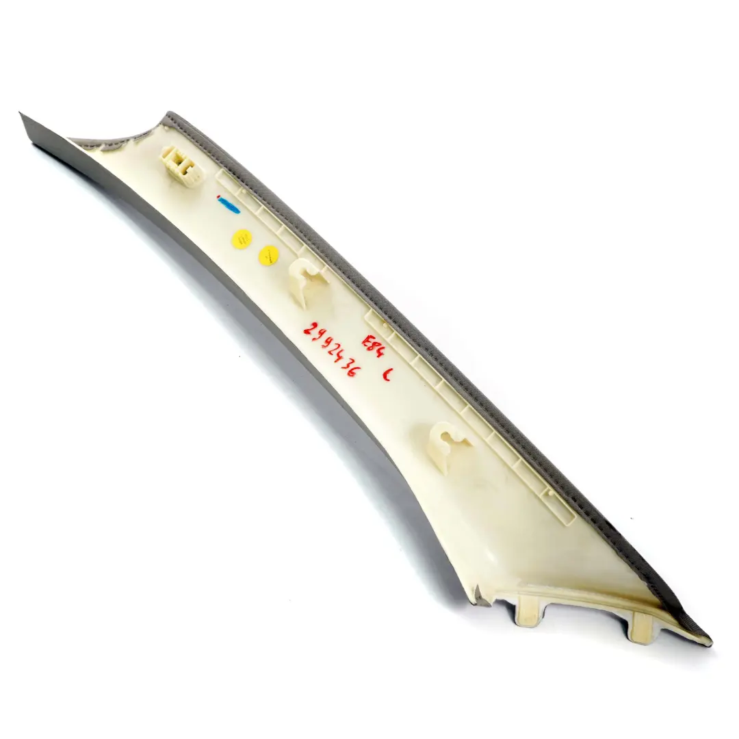 Tapa Columna A Pilar Derecho Panel Gris para BMW E84 con número de pieza 2992436 BMW E84 Tapa Columna A Pilar Derecho Panel Gris - SKU 2992436 - Número de pieza 2992436