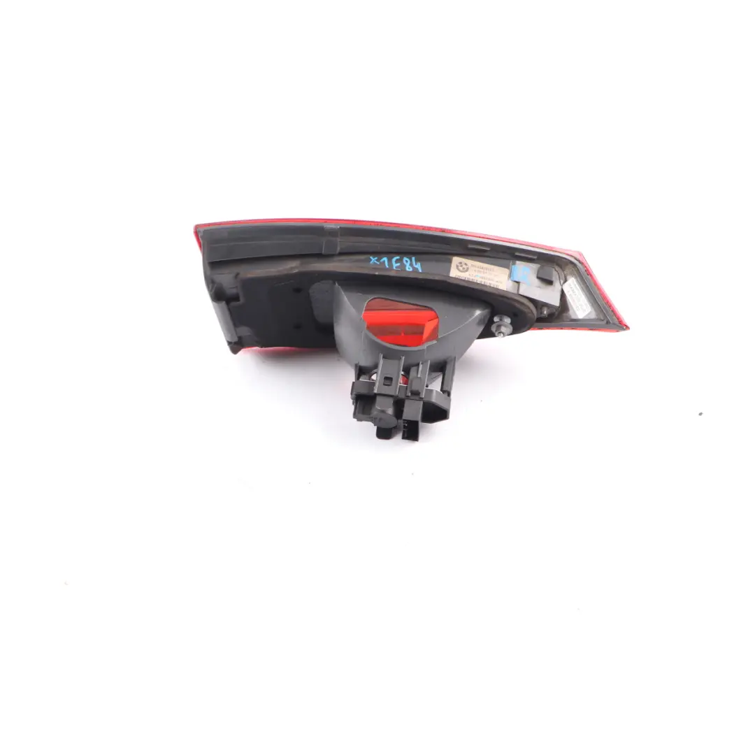 Lampa Prawa W Klapę Prawy Tył do BMW X1 E84 o numerze 2992480 BMW X1 E84 Lampa Prawa W Klapę Prawy Tył - SKU 2992480 - Numer Części 2992480