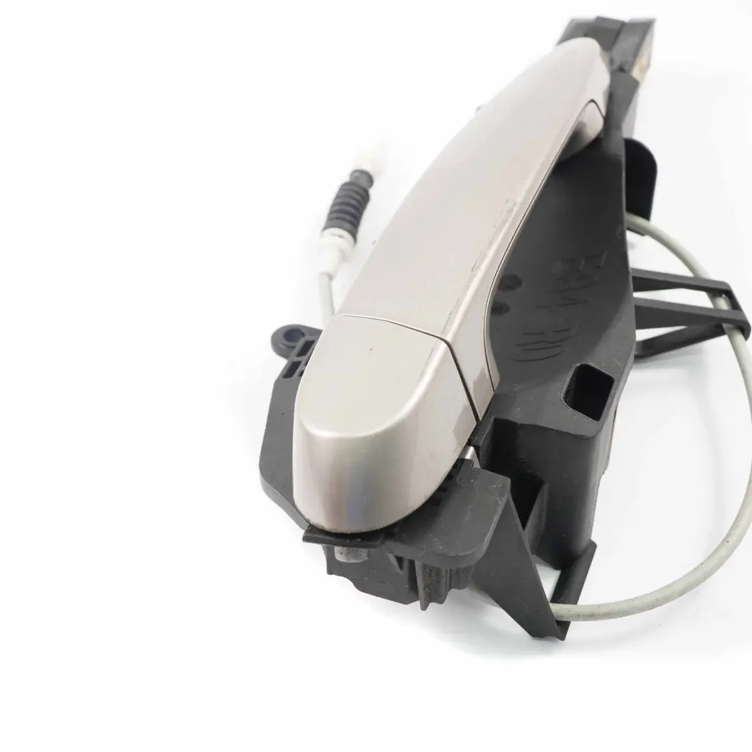 Izquierdo Kaschmirsilber Cashmere Silver Tirador Puerta Trasera para BMW E84 X1 con número de pieza 2992975 BMW E84 X1 Izquierdo Kaschmirsilber Cashmere Silver Tirador Puerta Trasera - SKU 2992975-KAS - Número de pieza 2992975