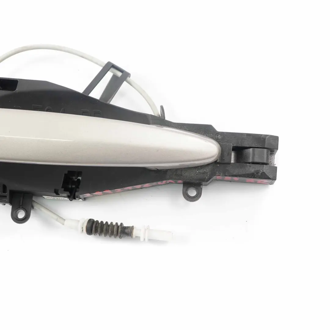 Puerta Trasera Derecha Agarradera Kaschmirsilber Cashmere Silver A72 para BMW X1 E84 con número de pieza 2992976 BMW X1 E84 Puerta Trasera Derecha Agarradera Kaschmirsilber Cashmere Silver A72 - SKU 2992976-KAS - Número de pieza 2992976