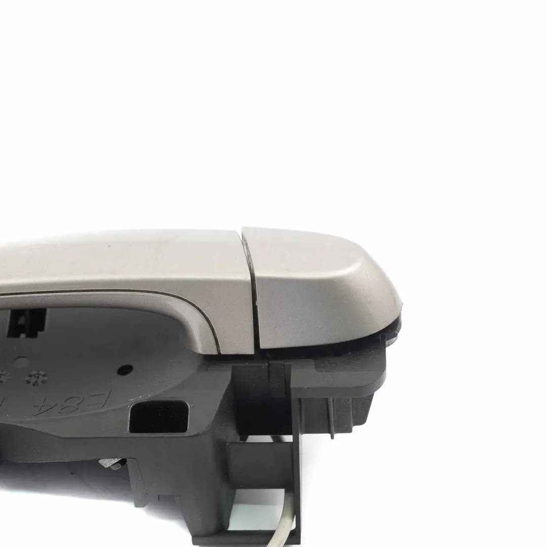 Puerta Trasera Derecha Agarradera Kaschmirsilber Cashmere Silver A72 para BMW X1 E84 con número de pieza 2992976 BMW X1 E84 Puerta Trasera Derecha Agarradera Kaschmirsilber Cashmere Silver A72 - SKU 2992976-KAS - Número de pieza 2992976