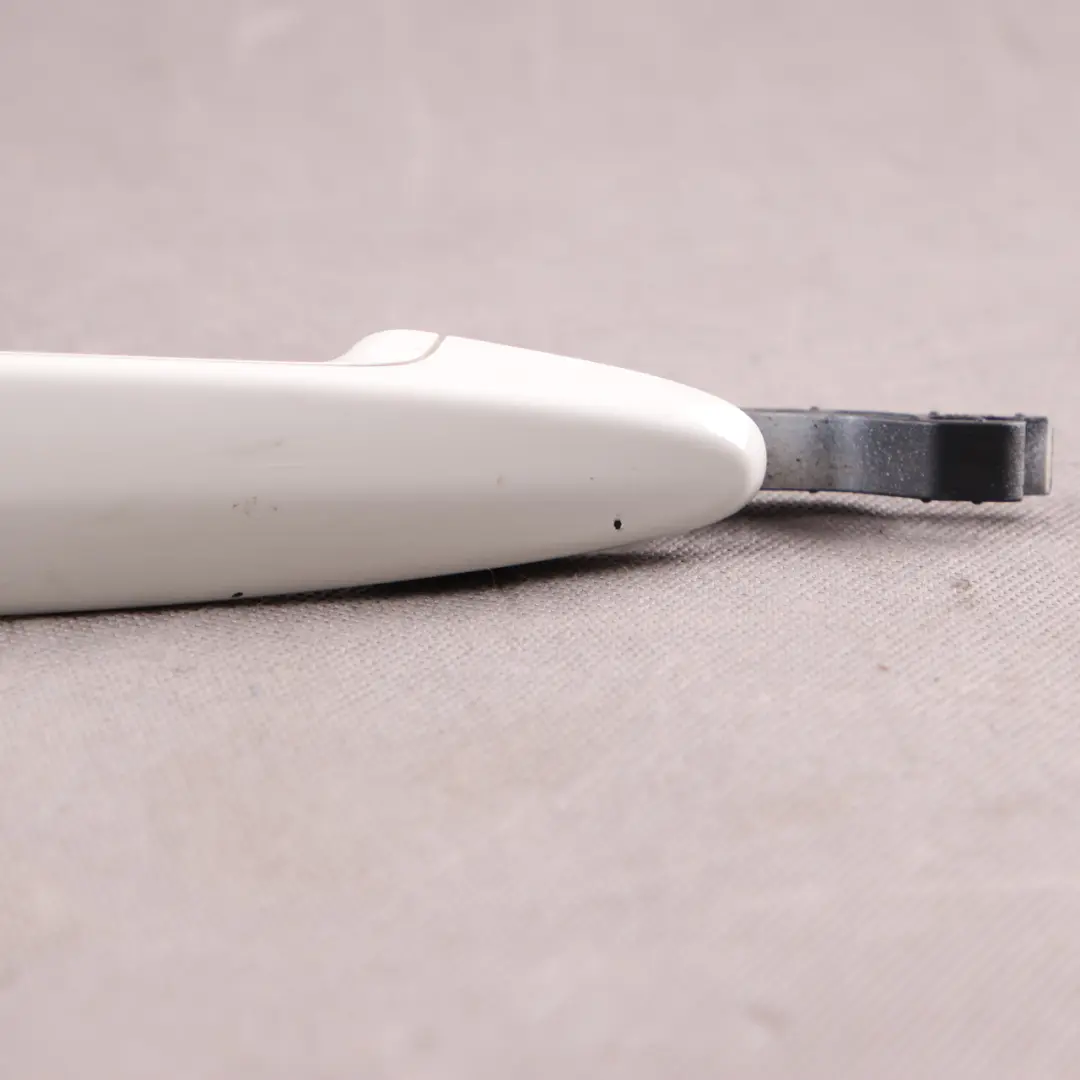 Poignée de porte avant droite Alpine White - 300 pour BMW X1 E84 à propos du numéro de pièce 2992986 BMW X1 E84 Poignée de porte avant droite Alpine White - 300 - SKU 2992986-AW - Numéro de pièce 2992986