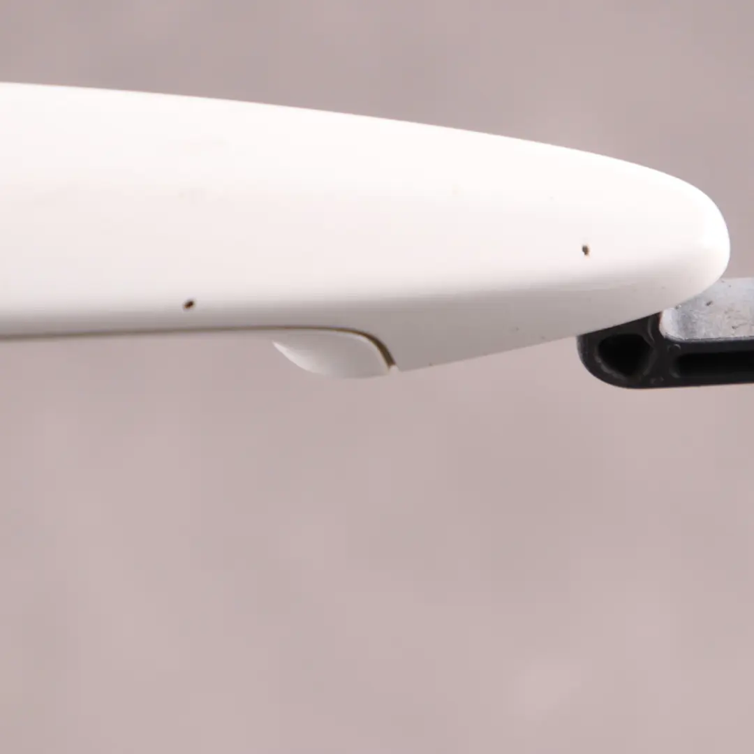 BMW X1 E84 tirador de la puerta delantera derecha Alpine White - 300 - SKU 2992986-AW - Número de pieza 2992986