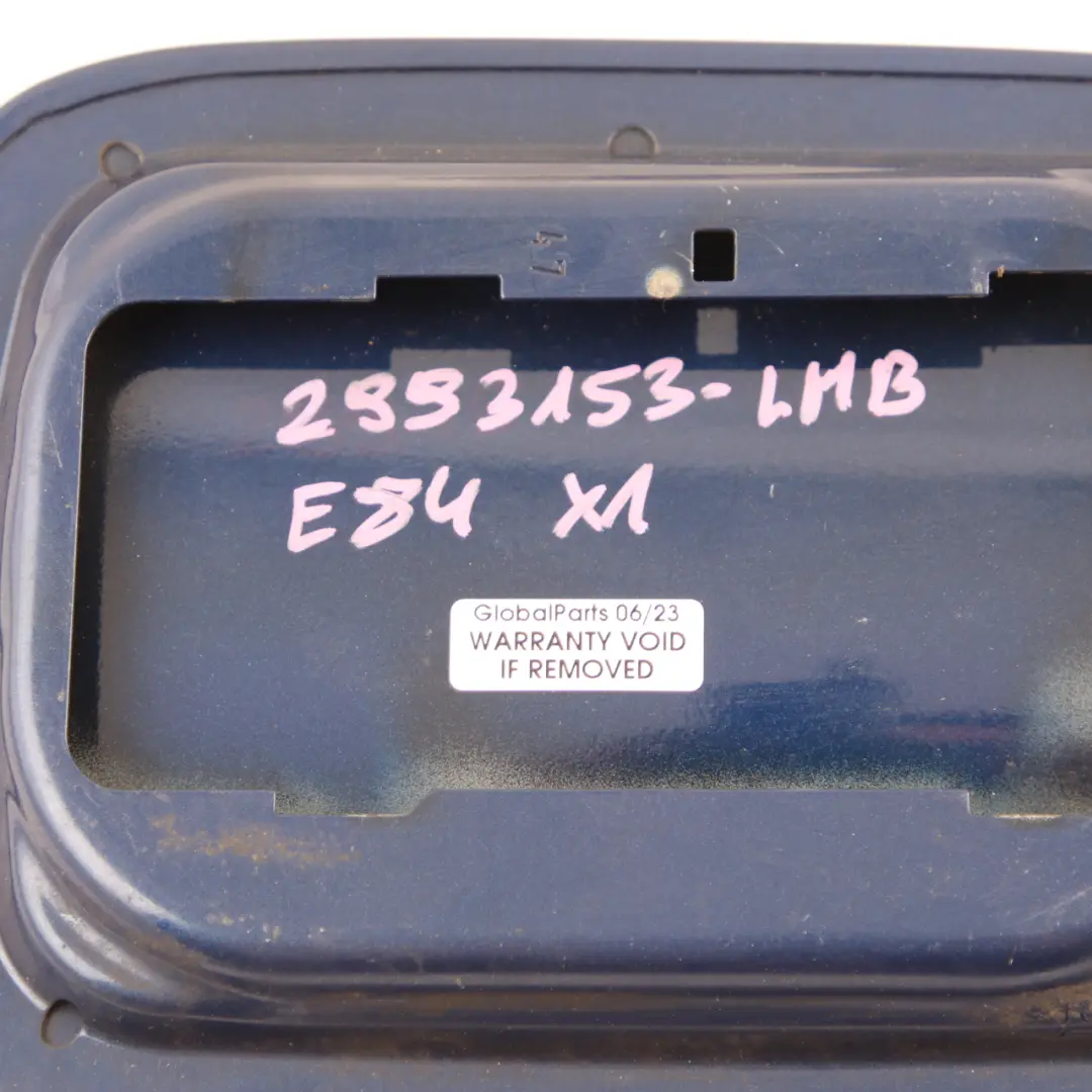 BMW E84 Couvercle trappe Panneau bouchon remplissage Bleu Le Mans Métallisé 381 - SKU 2993153-LMB - Numéro de pièce 2993153