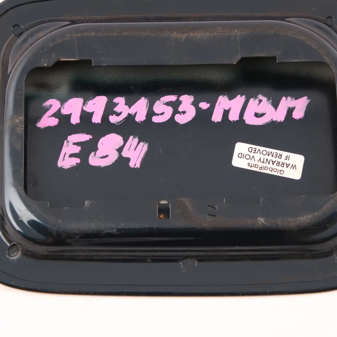 Panel de la tapa de la tapa de combustible Midnight Blue Metallic B38 para BMW X1 E84 con número de pieza 2993153 BMW X1 E84 Panel de la tapa de la tapa de combustible Midnight Blue Metallic B38 - SKU 2993153-MBM - Número de pieza 2993153