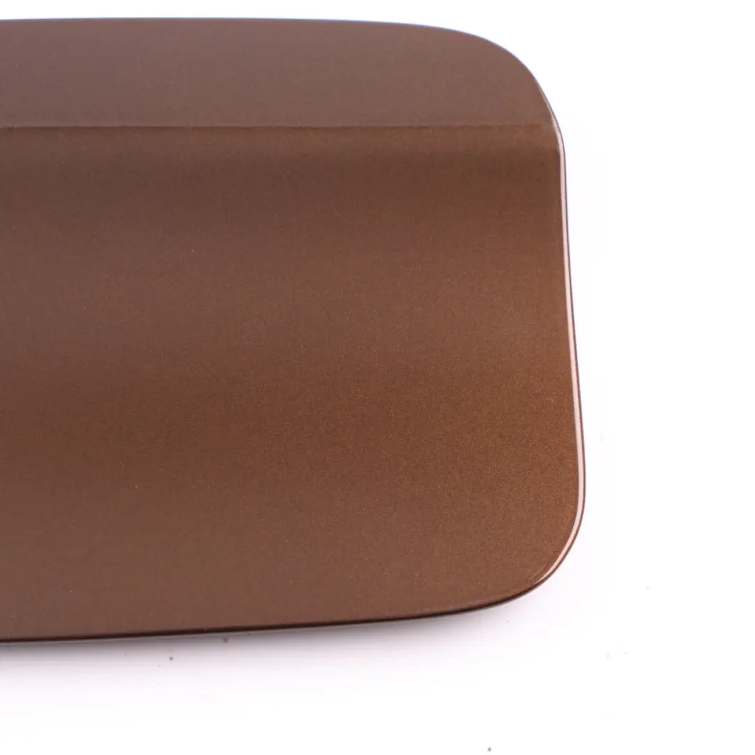 BMW X1 E84 Panneau de recouvrement du bouchon de carburant Marrakesch Brown B09 - SKU 2993153-MBR - Numéro de pièce 2993153