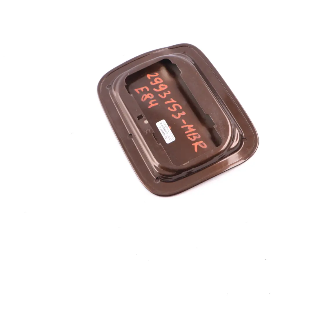 BMW X1 E84 Panneau de recouvrement du bouchon de carburant Marrakesch Brown B09 - SKU 2993153-MBR - Numéro de pièce 2993153