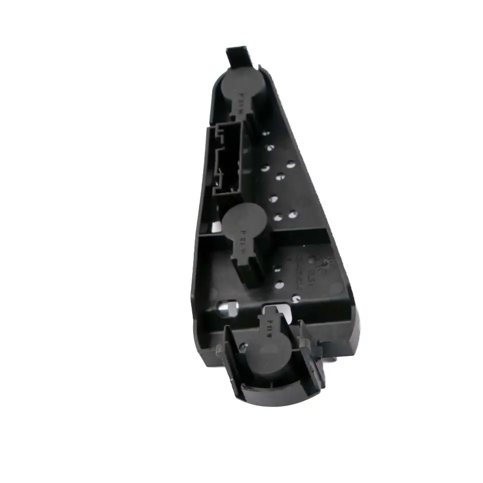 Douille porte-ampoule arrière dans latéral l'éclairage gauche pour BMW E84 à propos du numéro de pièce 2993579 BMW E84 Douille porte-ampoule arrière dans latéral l'éclairage gauche - SKU 2993579 - Numéro de pièce 2993579