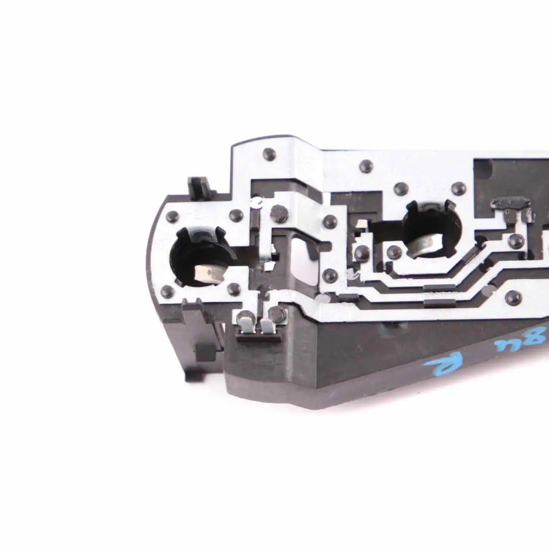 Portalámparas Trasero En Panel Lateral Luz Derecha para BMW X1 E84 con número de pieza 2993580 BMW X1 E84 Portalámparas Trasero En Panel Lateral Luz Derecha - SKU 2993580 - Número de pieza 2993580