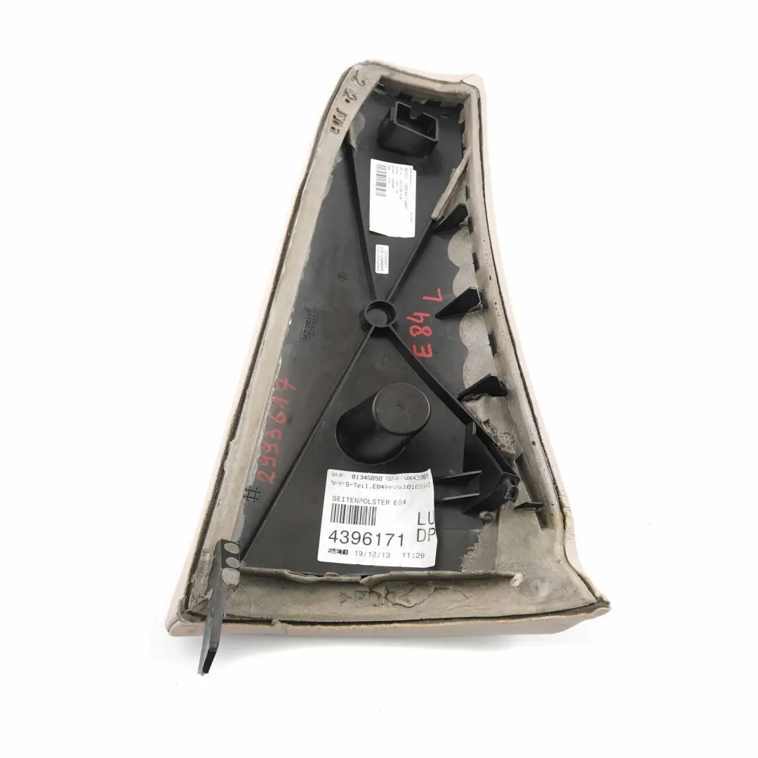 Schienale Sedile Posteriore Sinistro Finitura Laterale Pelle Oyster per BMW X1 E84 con numero di parte 2993617 BMW X1 E84 Schienale Sedile Posteriore Sinistro Finitura Laterale Pelle Oyster - SKU 2993617 - Numero di parte 2993617