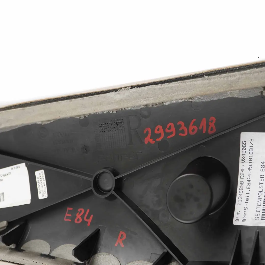 BMW X1 E84 Rücksitzlehne Rechts Seite seitlicher Abschluss Leder Oyster - SKU 2993618 - Teilenummer 2993618